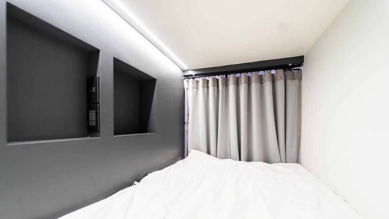 Pier 808 Hostel Бангкок Екстер'єр фото