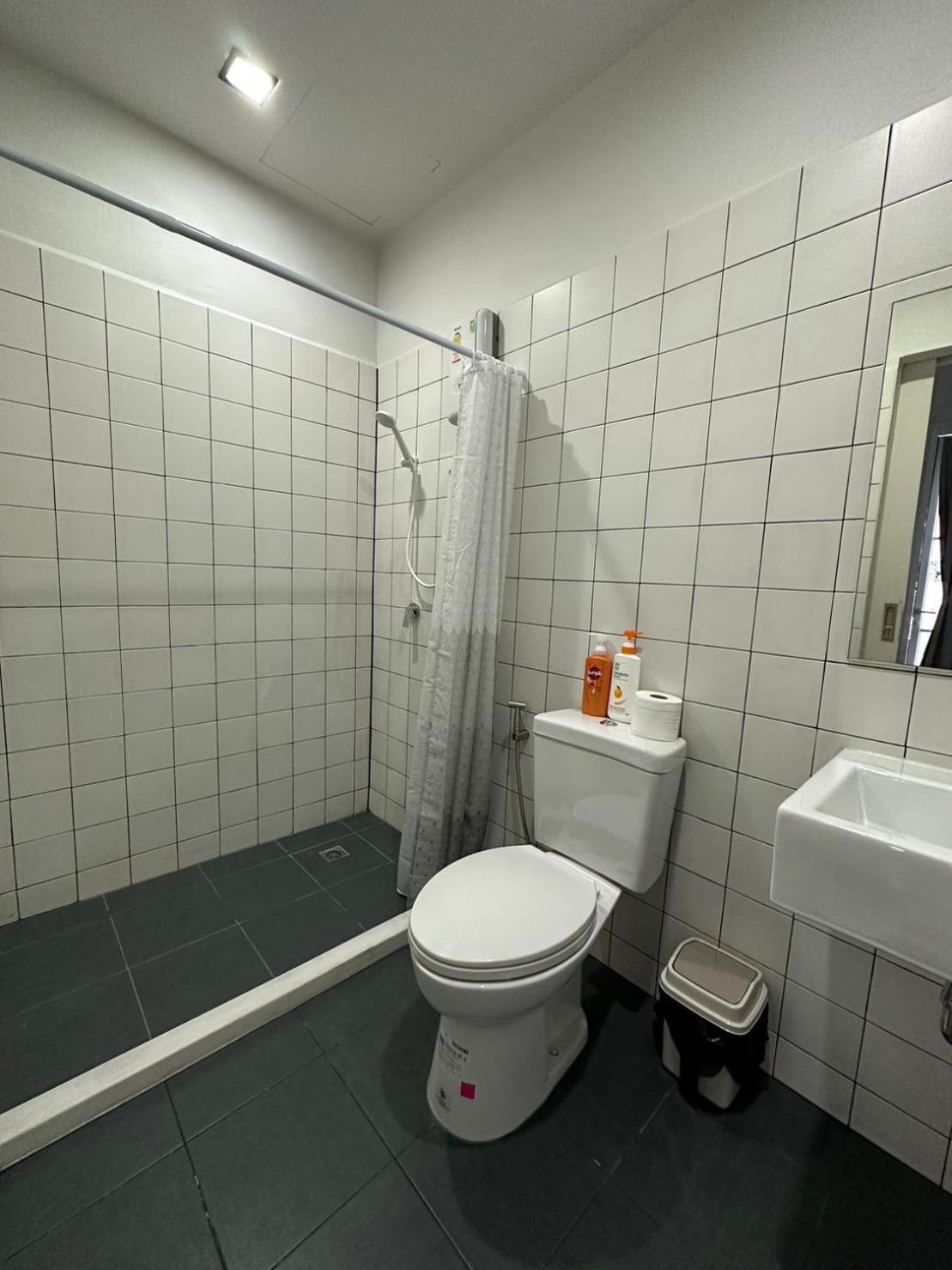 Pier 808 Hostel Бангкок Екстер'єр фото